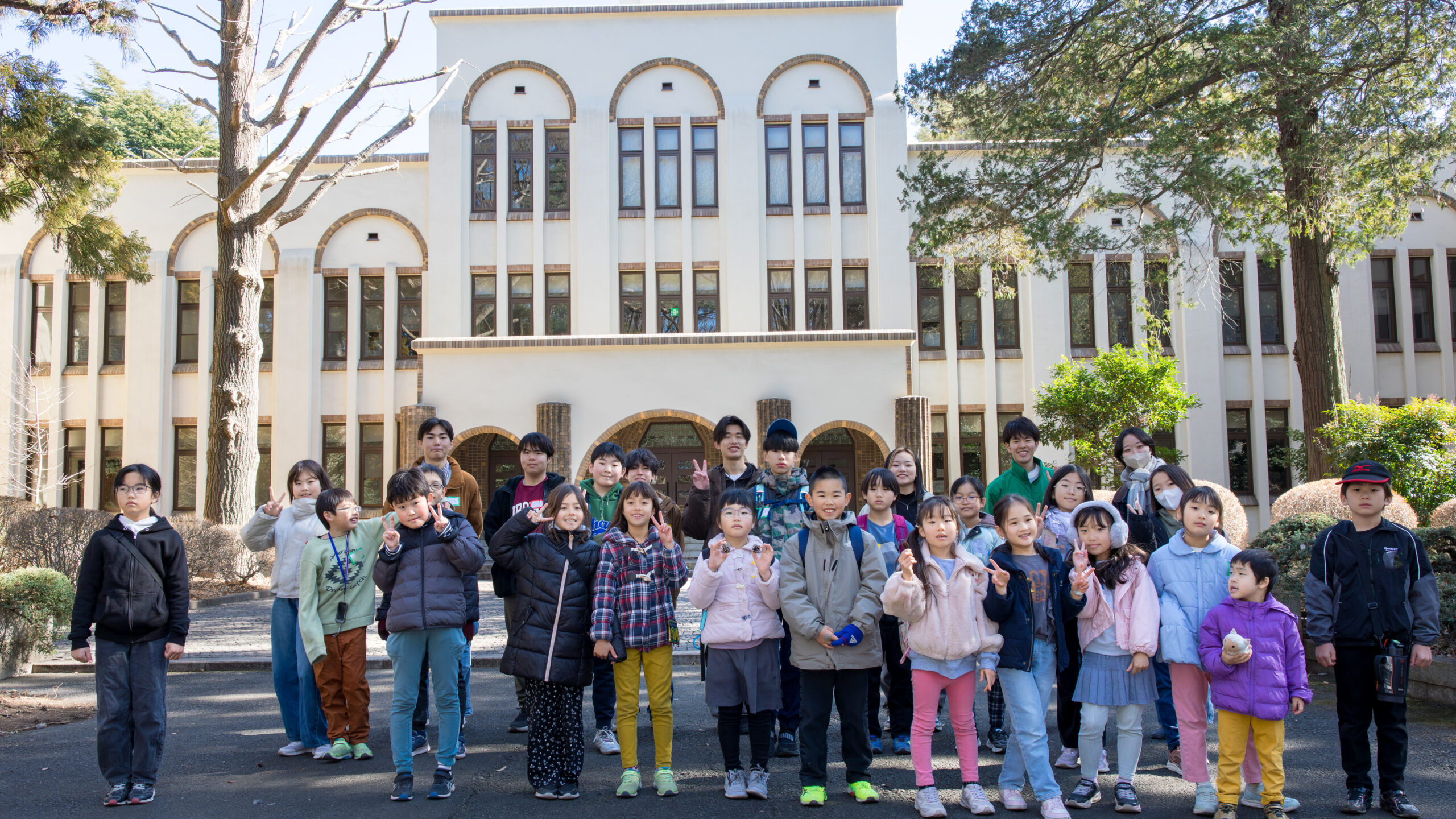 東京農工大学わくわく体験ツアー第4回の集合写真。ツアーを終えた参加者の記念ショット。